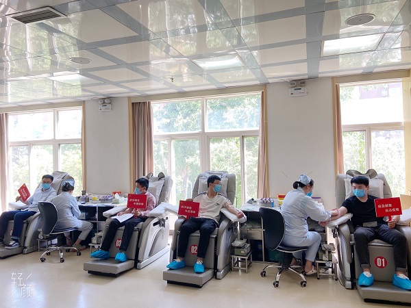 献血现场 (2).jpg 献血现场 (2).jpg