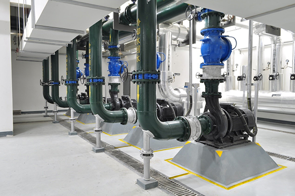 中央空调泵房施工效果实景.jpg 中央空调泵房施工效果实景.jpg