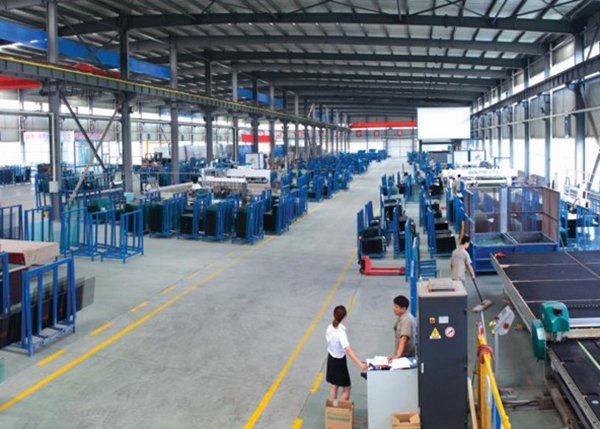 玻璃深加工车间.jpg 玻璃深加工车间.jpg