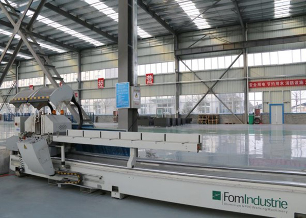 意大利飞幕切割锯.jpg 意大利飞幕切割锯.jpg