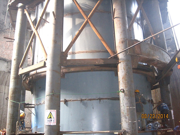 钛钢内筒顶升(外顶).jpg 钛钢内筒顶升(外顶).jpg