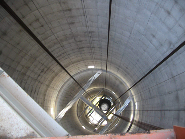 钛钢内筒液压提升.jpg 钛钢内筒液压提升.jpg