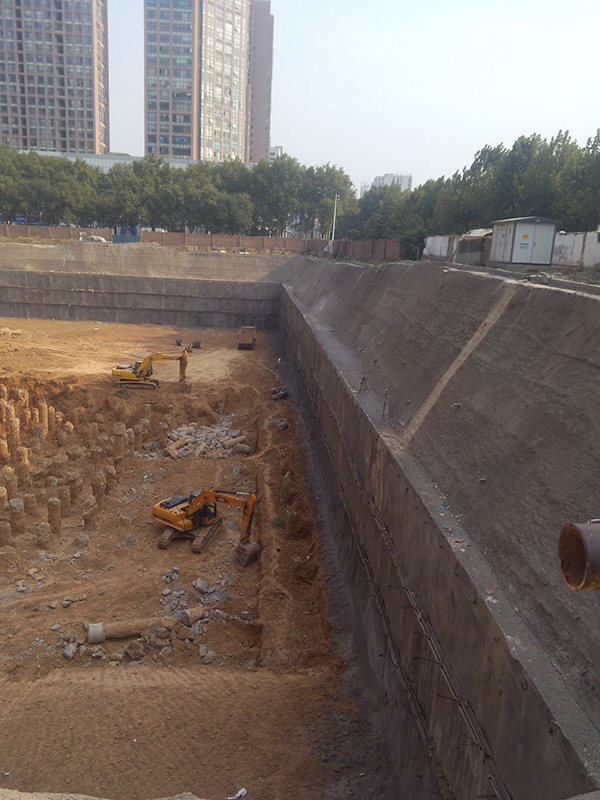 24米深基坑灌注桩+预应力锚索支护体系.jpg 24米深基坑灌注桩+预应力锚索支护体系.jpg