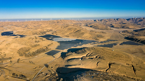 丘陵地区大型地面光伏项目2.png 丘陵地区大型地面光伏项目2.png