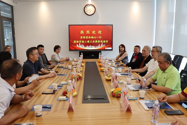 图片1:双方进行亲切交流.JPG 图片1:双方进行亲切交流.JPG