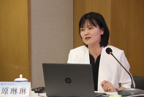 老师讲课.JPG 老师讲课.JPG