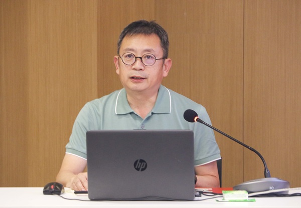 黄书记讲话.JPG 黄书记讲话.JPG