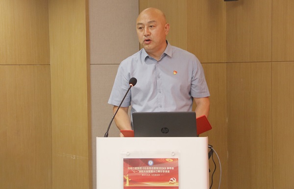 6贾书记宣读表彰文件.JPG 6贾书记宣读表彰文件.JPG