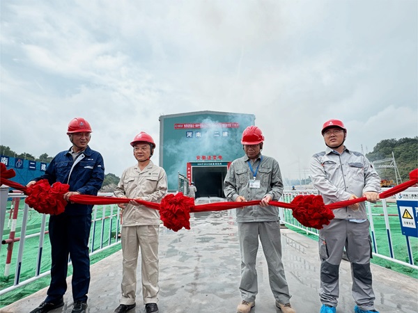 500千伏GIS室交安现场.jpg 500千伏GIS室交安现场.jpg