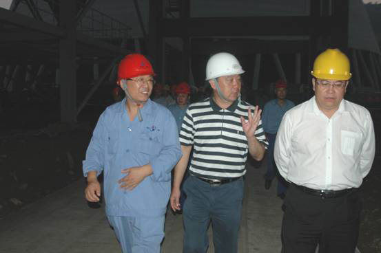 副总经理张振江和副总经理徐绍立陪同宋志毅主任视察